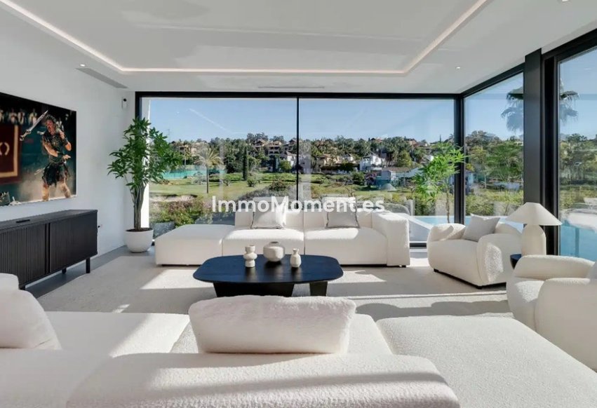 Reventa - Villa - El Paraiso - New Golden Mile