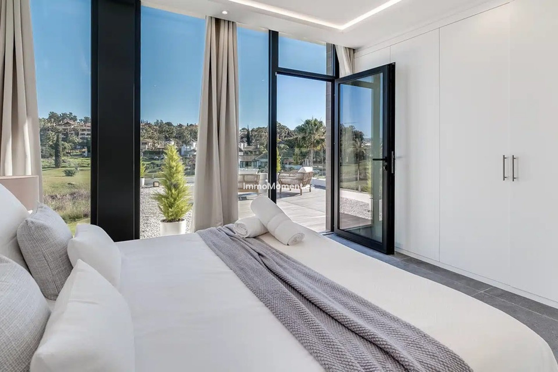 Reventa - Villa - El Paraiso - New Golden Mile