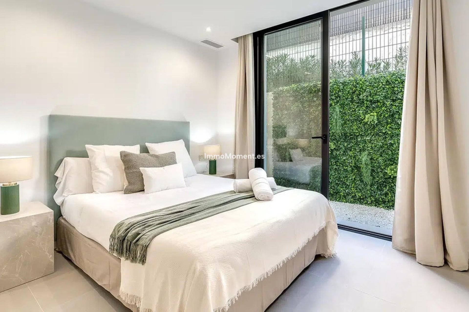 Reventa - Villa - El Paraiso - New Golden Mile