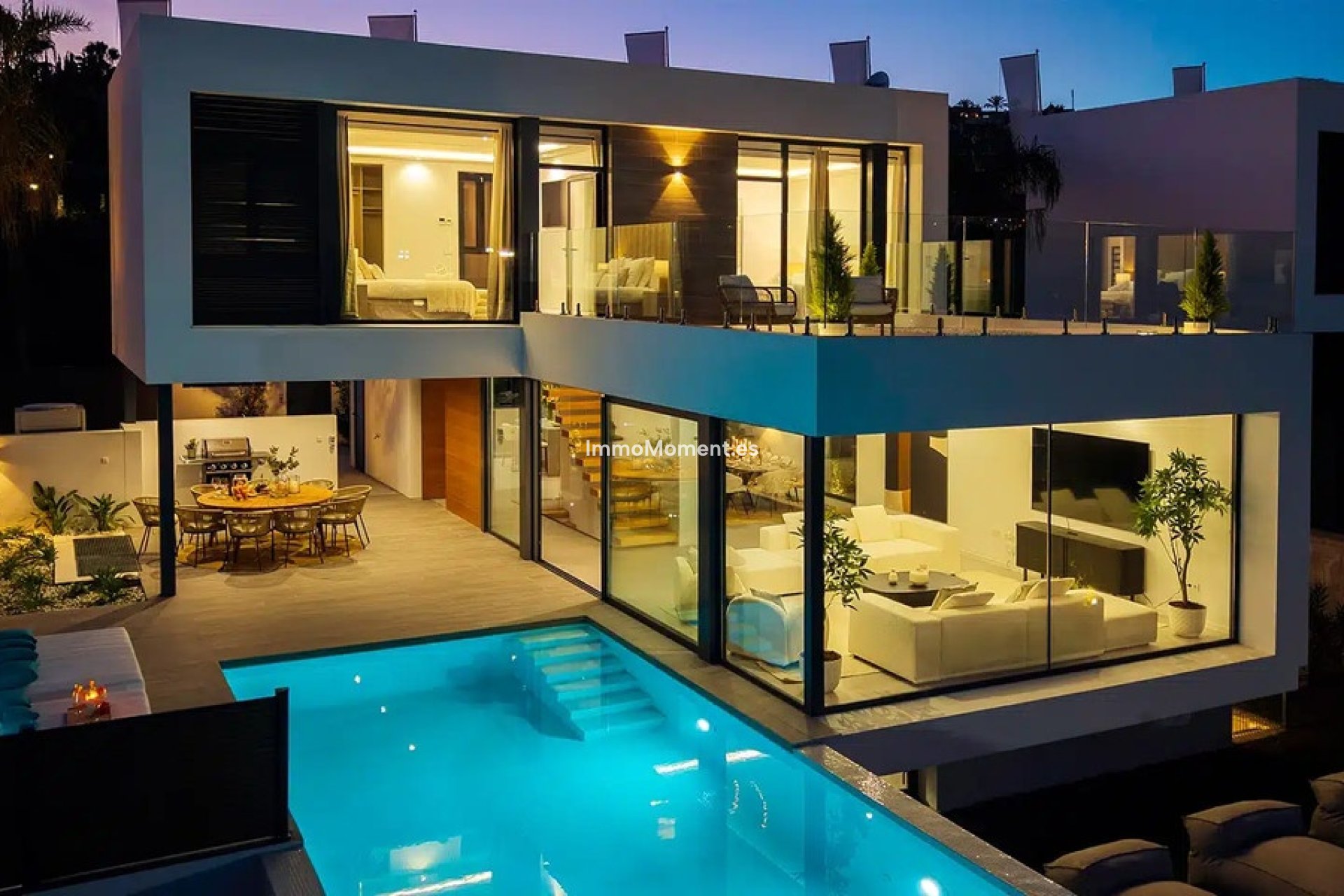 Reventa - Villa - El Paraiso - New Golden Mile