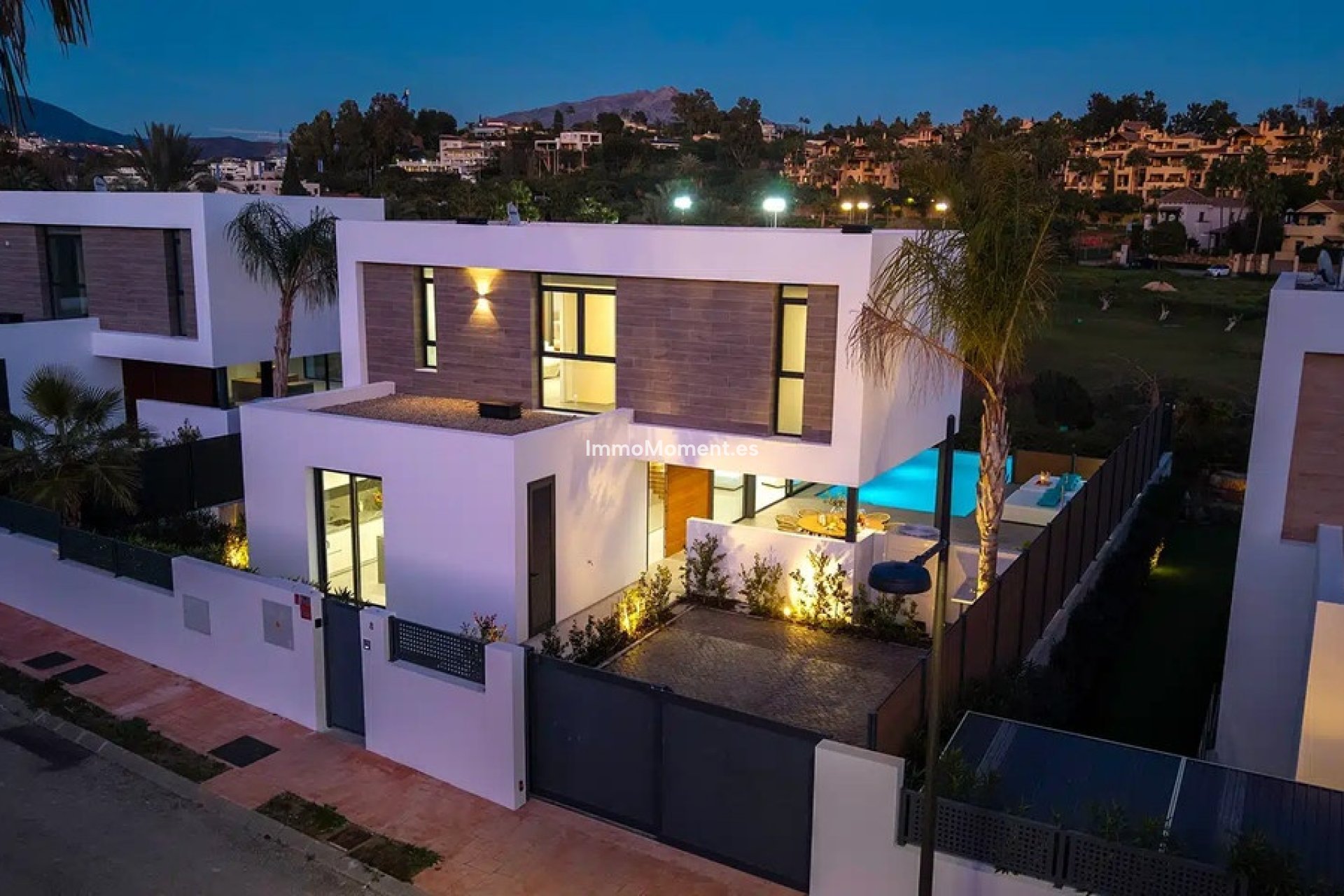 Reventa - Villa - El Paraiso - New Golden Mile