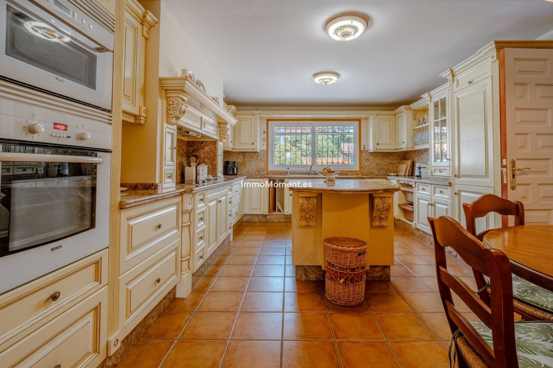 Reventa - Villa - El Paraiso - New Golden Mile