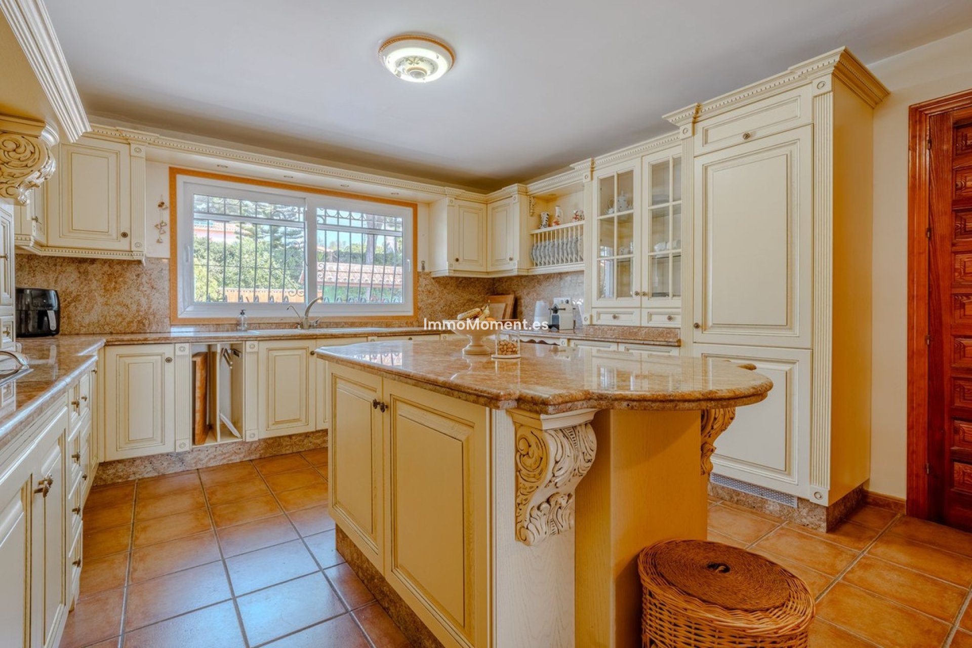 Reventa - Villa - El Paraiso - New Golden Mile