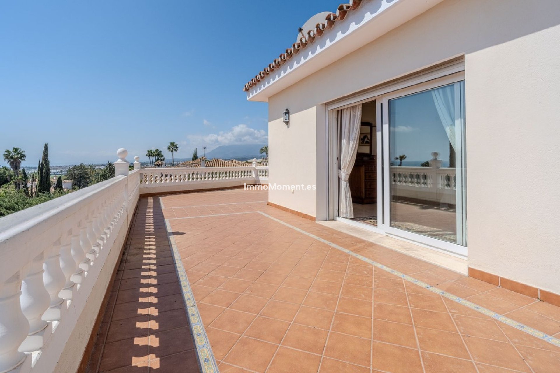 Reventa - Villa - El Paraiso - New Golden Mile