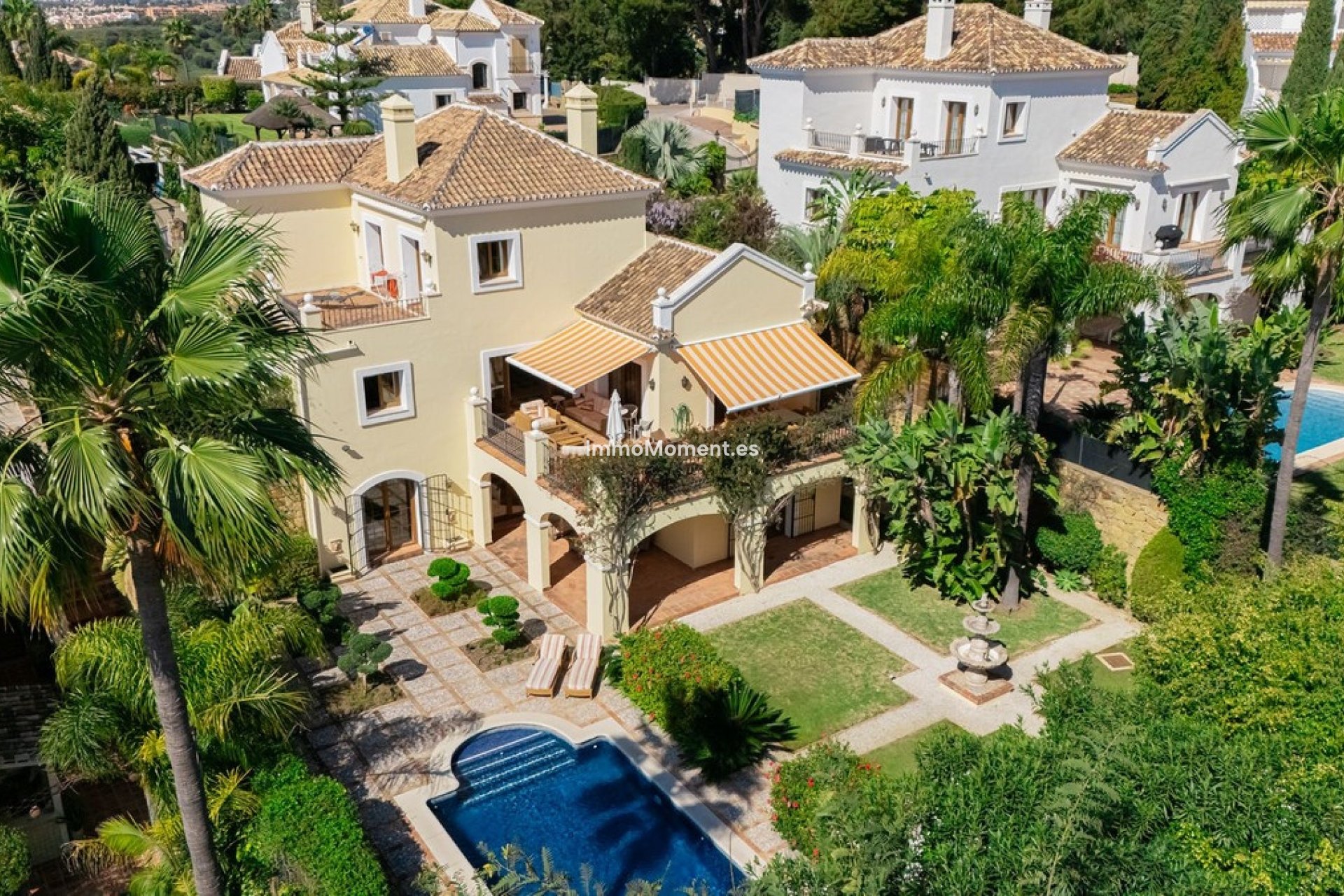 Reventa - Villa - El Paraiso - New Golden Mile