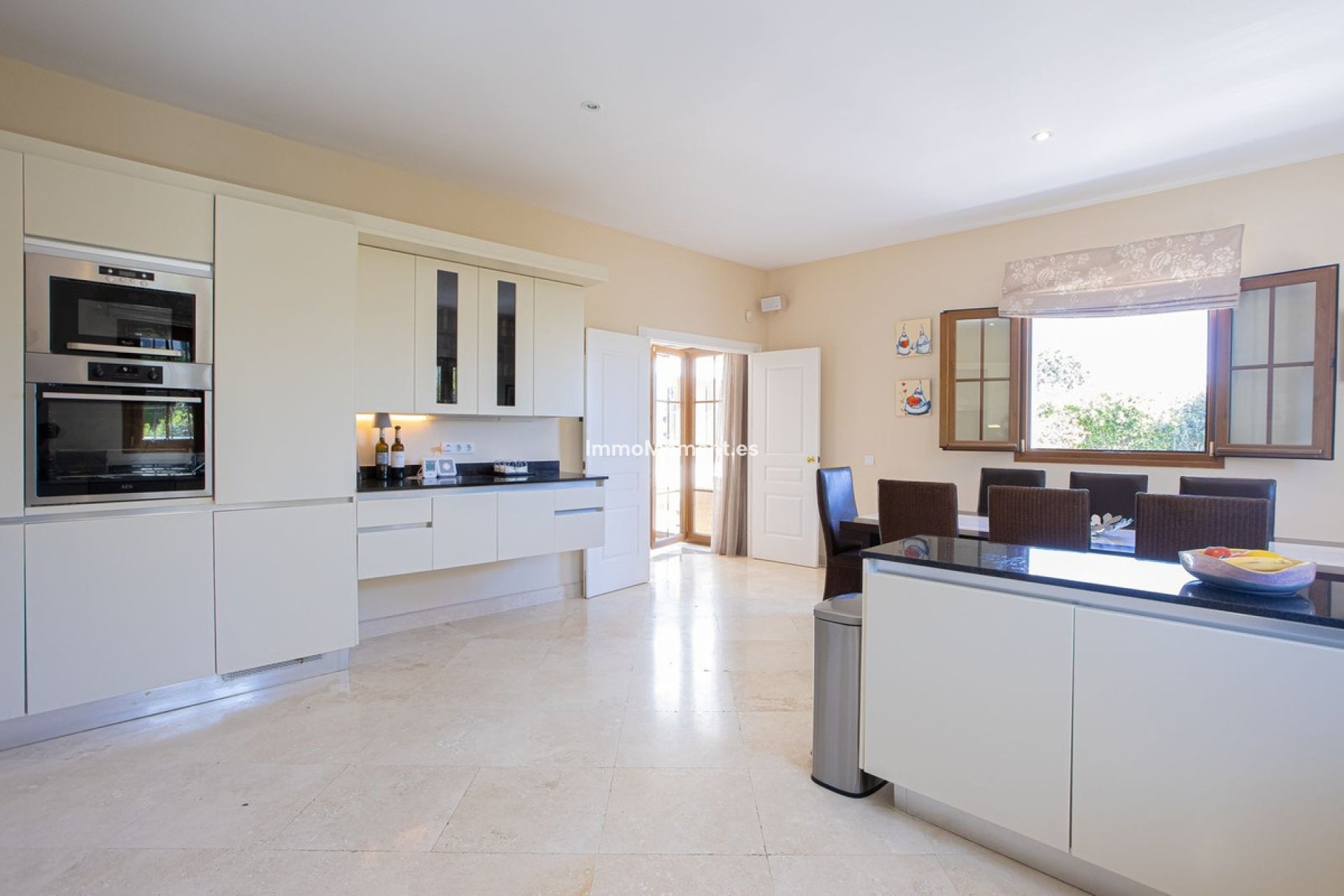Reventa - Villa - El Paraiso - New Golden Mile