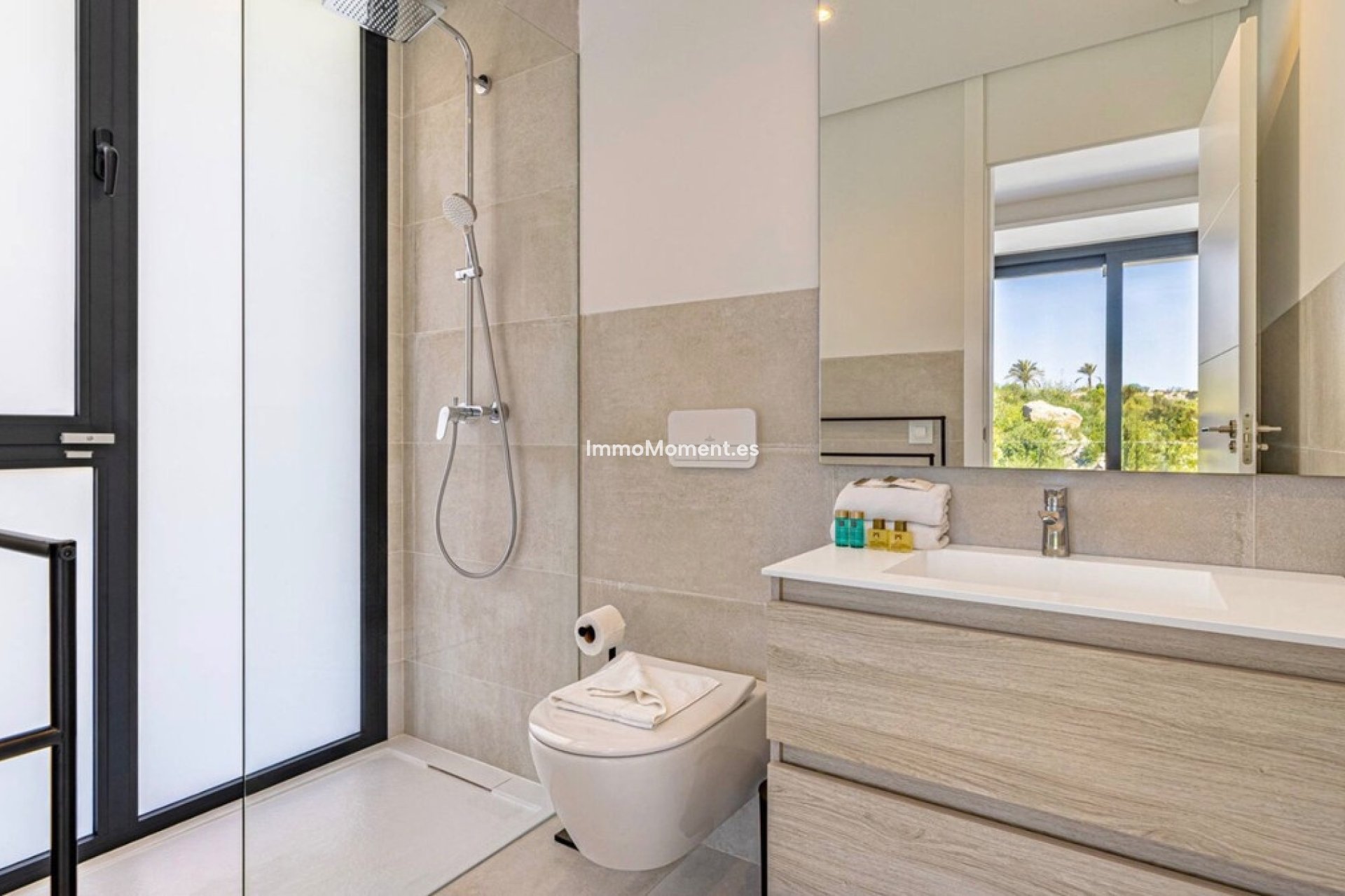 Reventa - Villa - El Paraiso - New Golden Mile