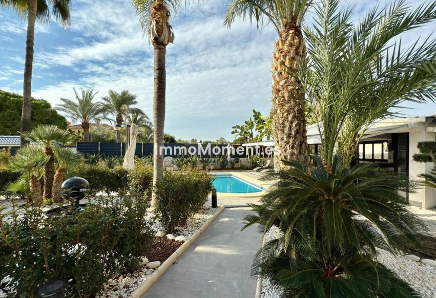 Reventa - Villa independiente - Alicante - Alicante Centro