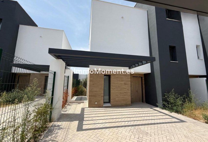 Reventa - Villa independiente - Estepona  - Atalaya