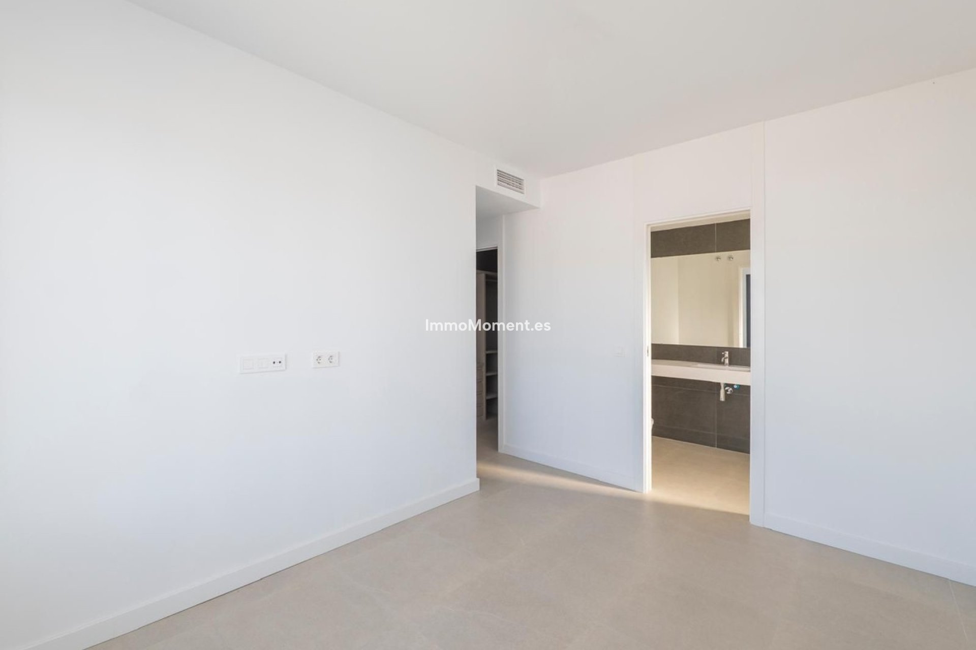 Reventa - Villa independiente - Estepona  - Atalaya