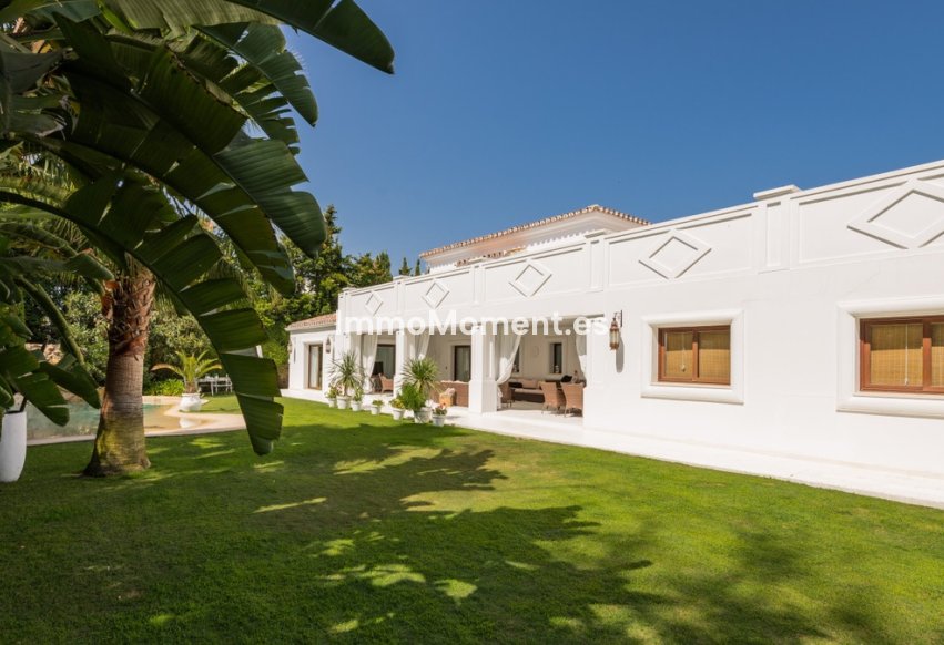 Reventa - Villa independiente - Estepona  - Atalaya