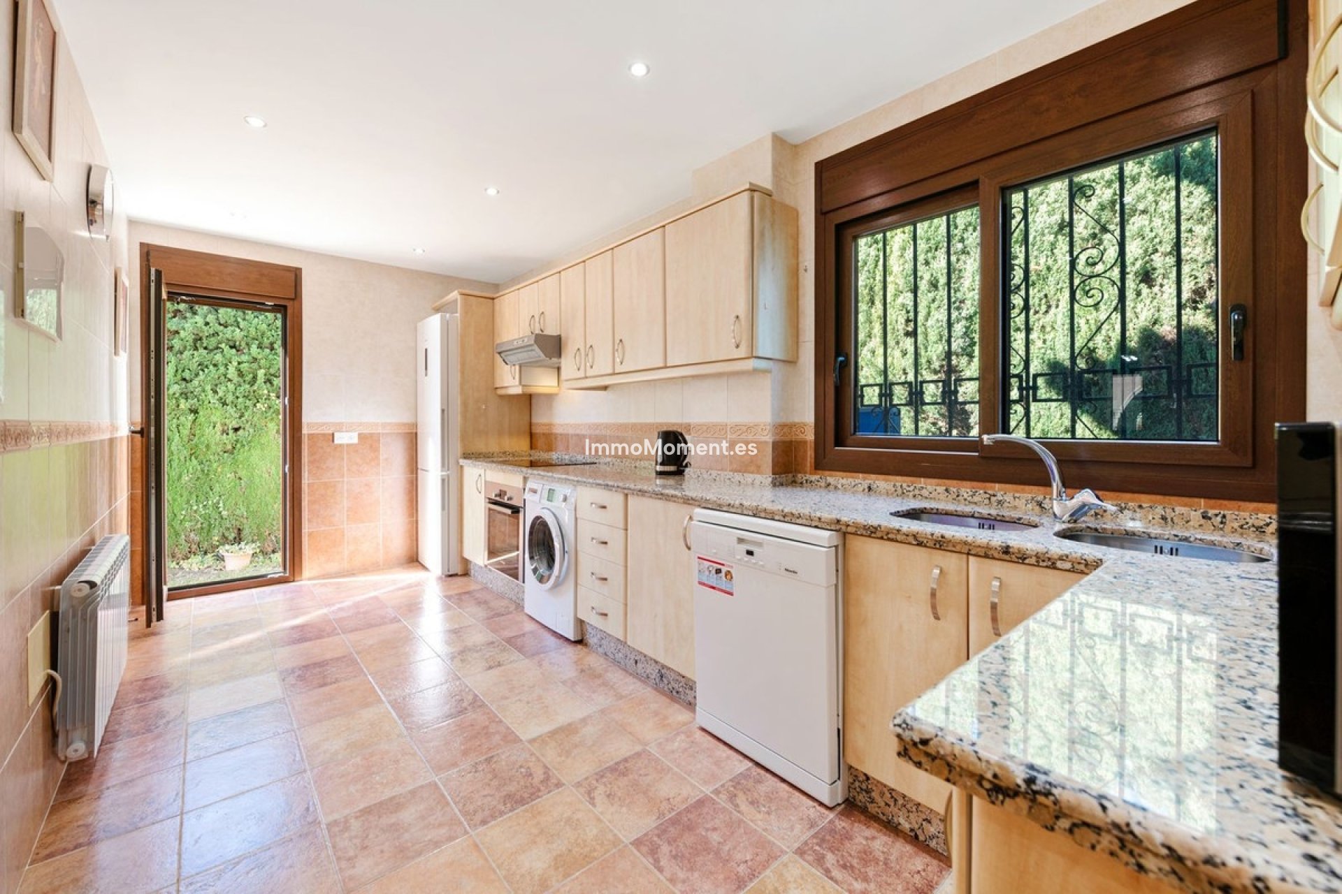 Reventa - Villa independiente - Estepona  - Atalaya