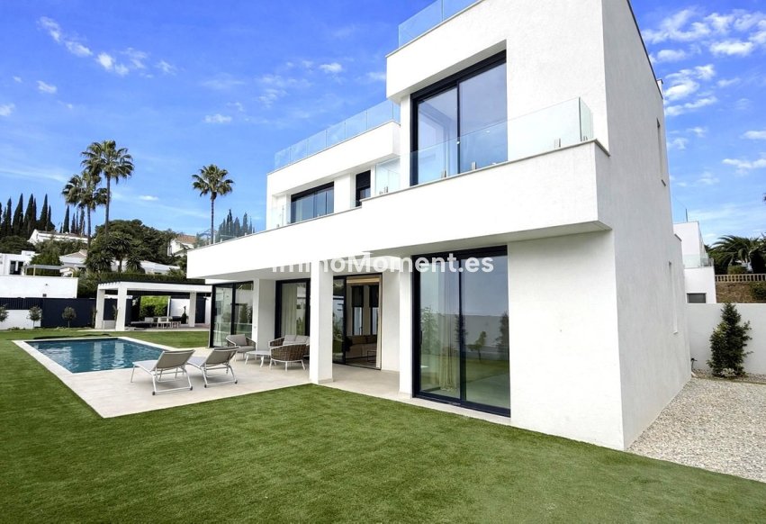 Reventa - Villa independiente - Estepona  - Atalaya