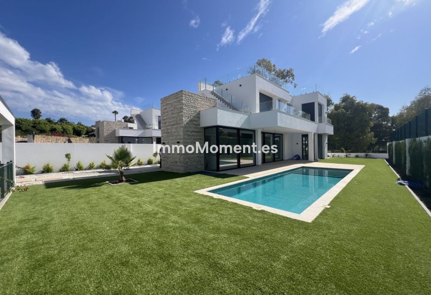 Reventa - Villa independiente - Estepona  - Atalaya