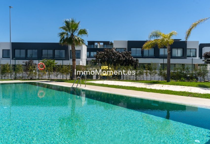 Reventa - Villa independiente - Estepona  - Atalaya