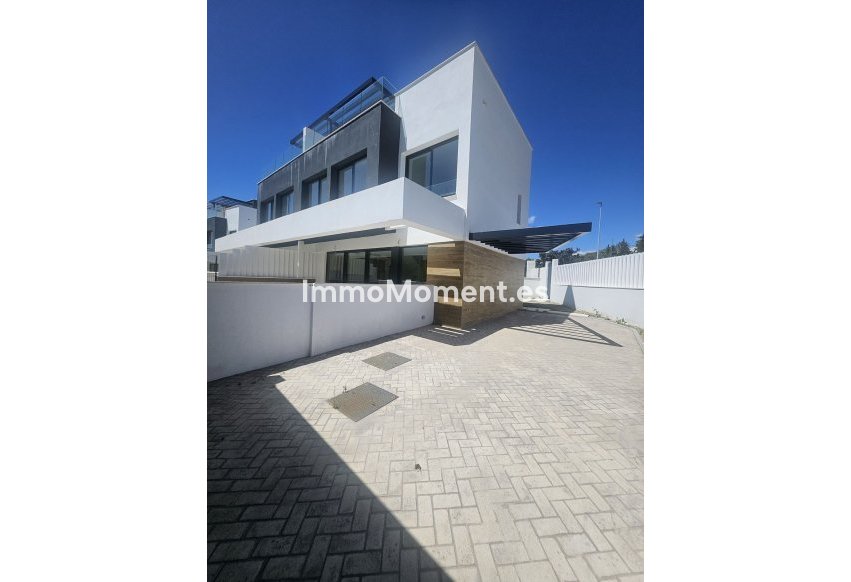 Reventa - Villa independiente - Estepona  - Atalaya