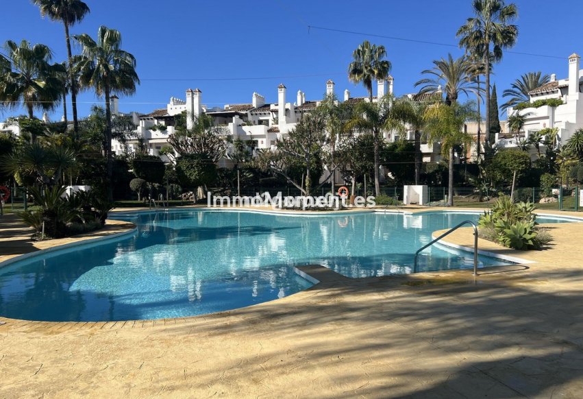 Reventa - Villa independiente - Estepona  - Costalita
