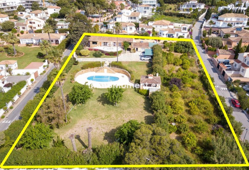 Reventa - Villa independiente - Estepona  - Estepona Centro