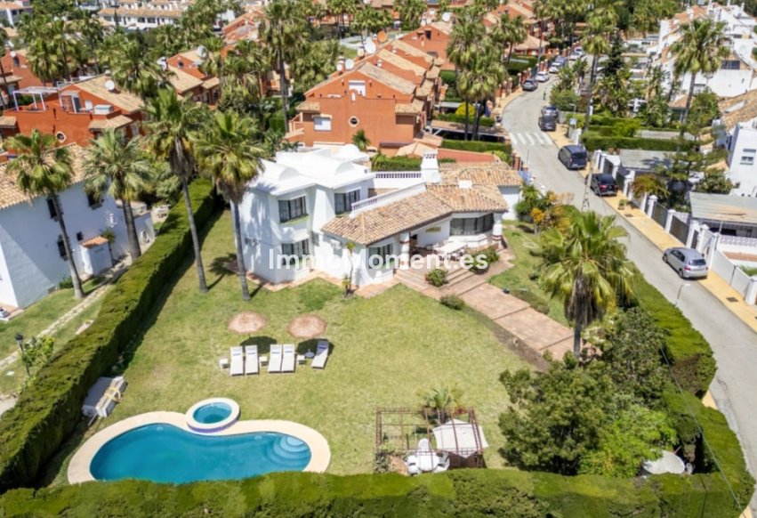 Reventa - Villa independiente - Estepona  - Estepona Centro