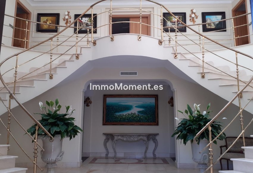 Reventa - Villa independiente - Estepona  - Estepona Centro