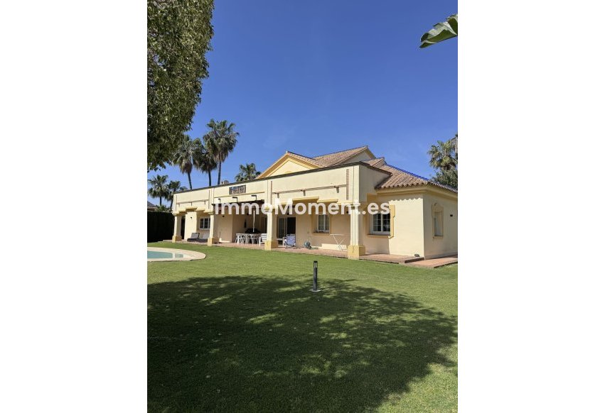 Reventa - Villa independiente - Estepona  - Estepona Centro