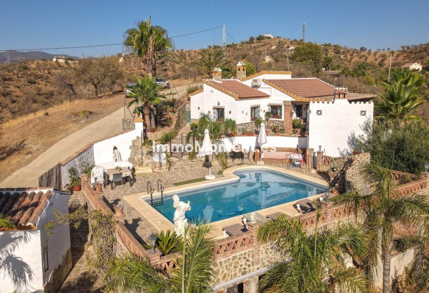 Reventa - Villa independiente - Interior  - Guaro