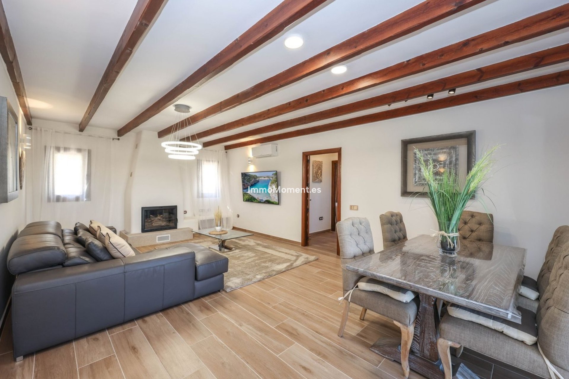 Reventa - Villa independiente - Interior  - Guaro