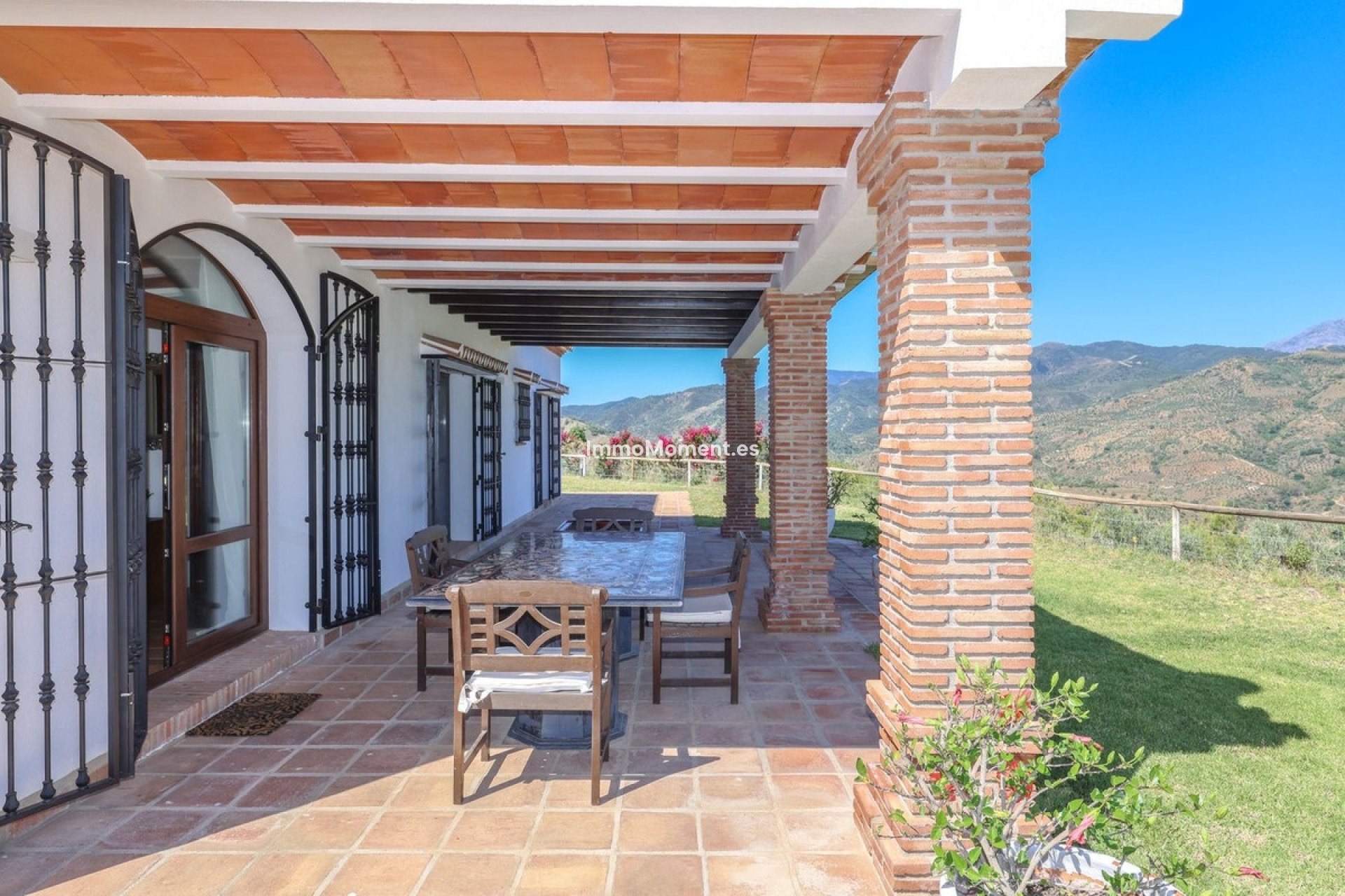 Reventa - Villa independiente - Interior  - Guaro