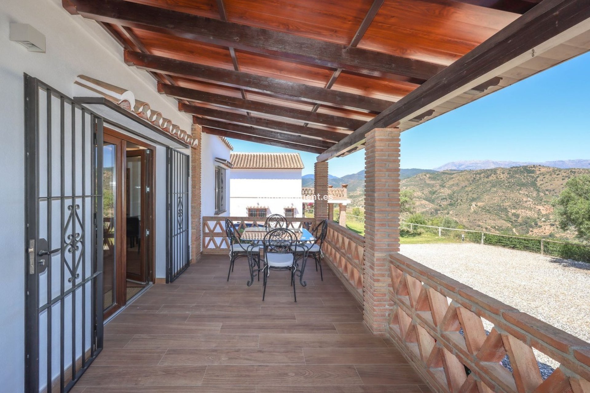 Reventa - Villa independiente - Interior  - Guaro
