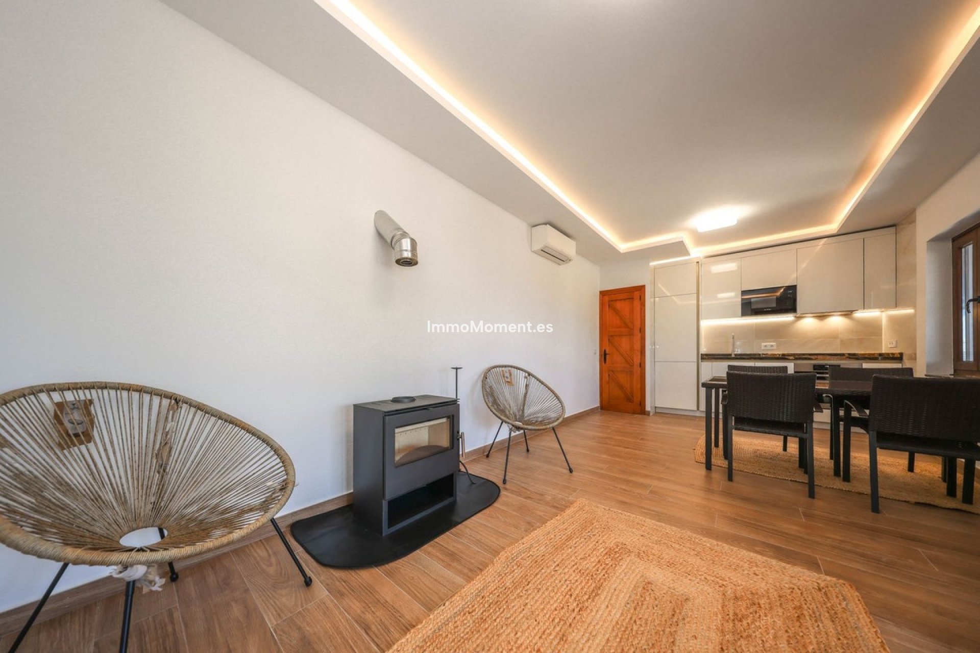 Reventa - Villa independiente - Interior  - Guaro