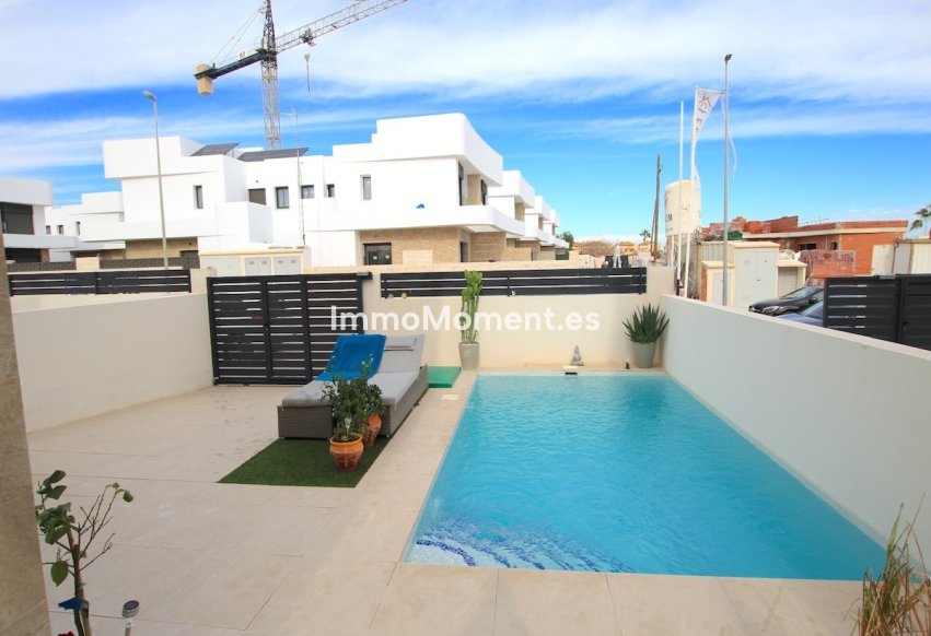 Reventa - Villa independiente - Los Montesinos - Los Montesinos Centro
