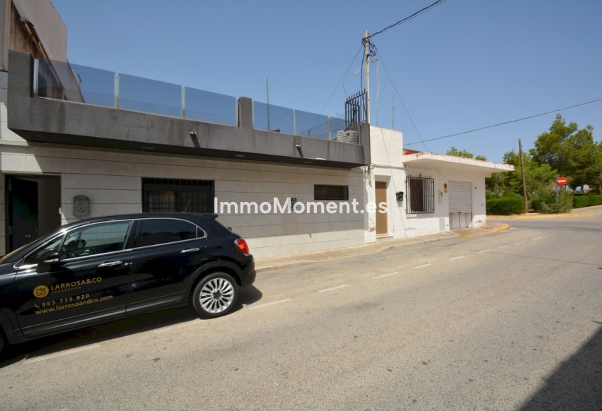 Reventa - Villa independiente - Los Montesinos - Los Montesinos Centro