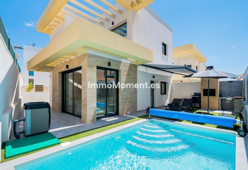 Reventa - Villa independiente - Los Montesinos - Los Montesinos Centro