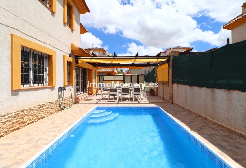 Reventa - Villa independiente - Los Montesinos - Los Montesinos Centro