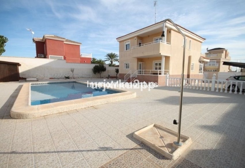 Reventa - Villa independiente - Torrevieja - Aguas Nuevas