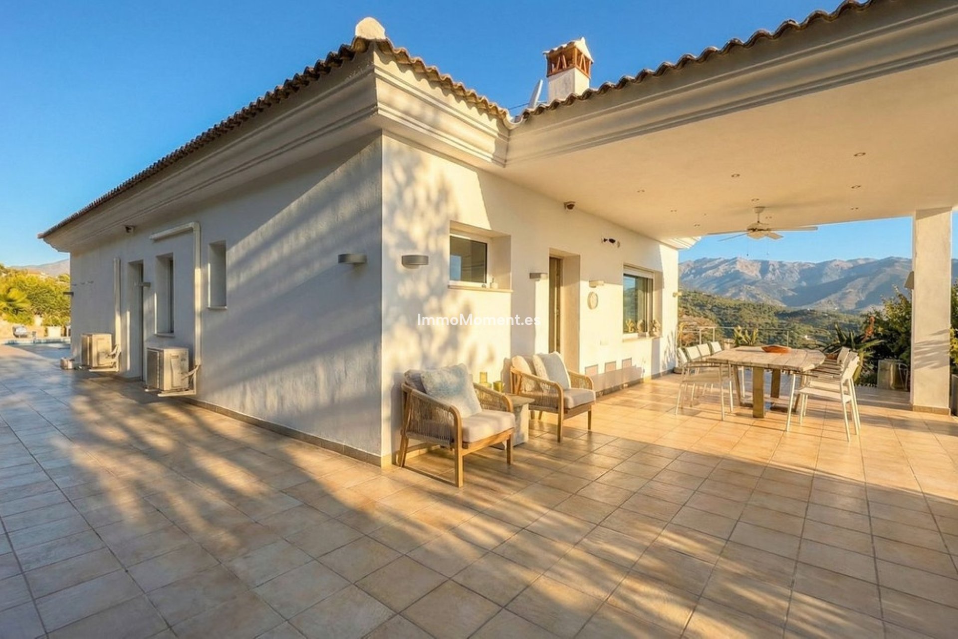 Reventa - Villa - Interior  - Guaro