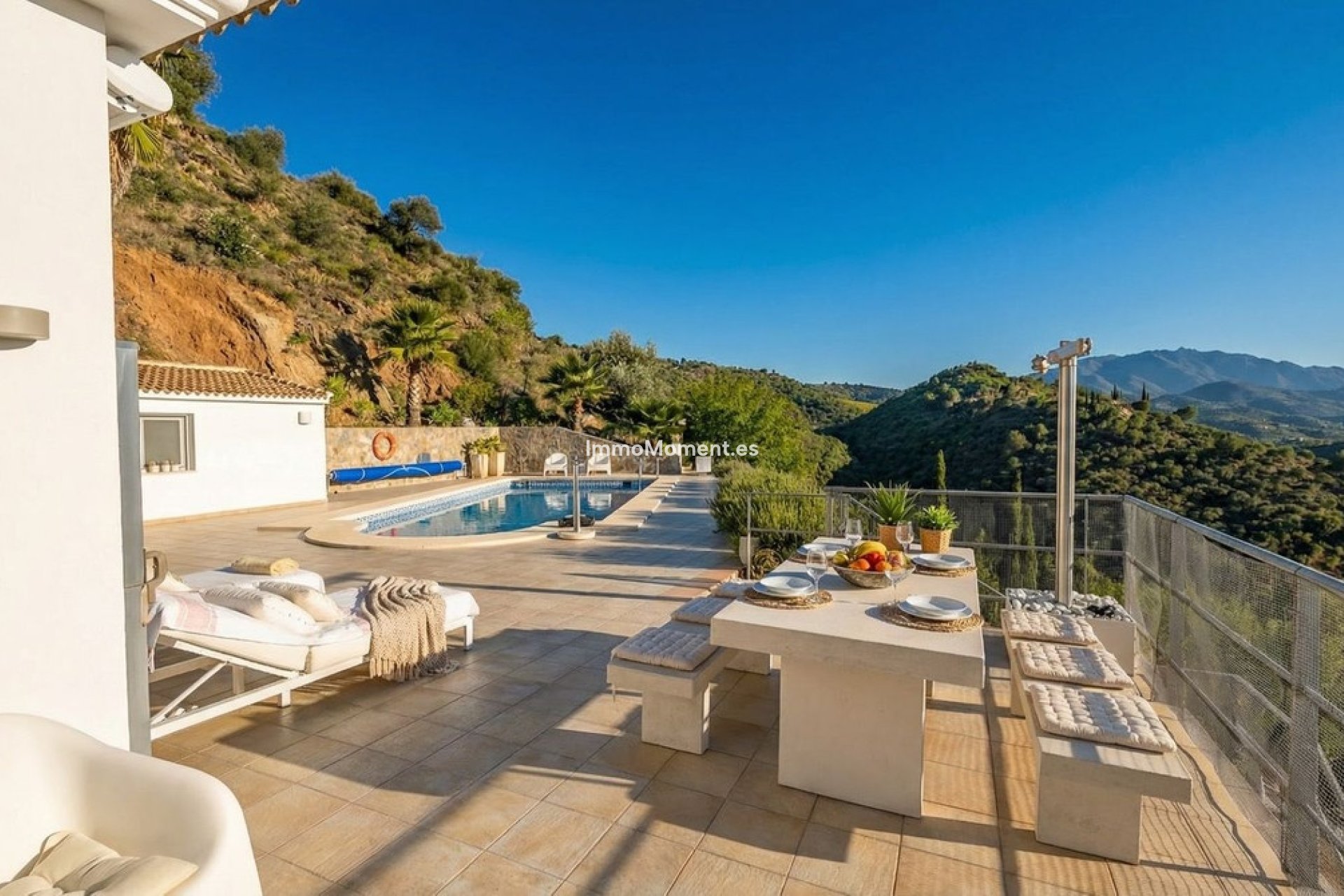 Reventa - Villa - Interior  - Guaro