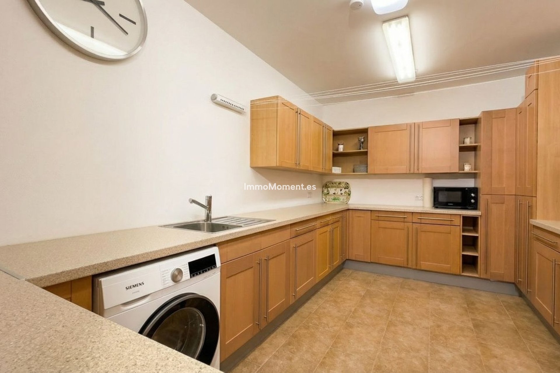 Reventa - Villa - Interior  - Guaro