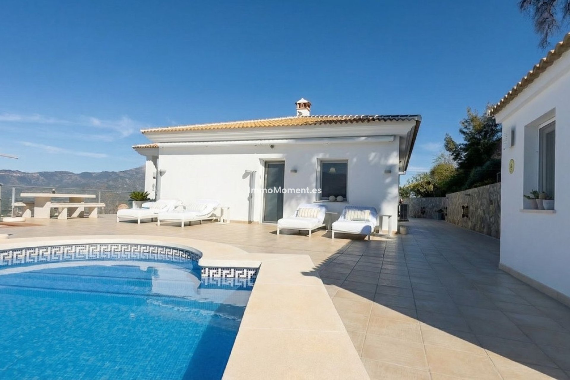 Reventa - Villa - Interior  - Guaro