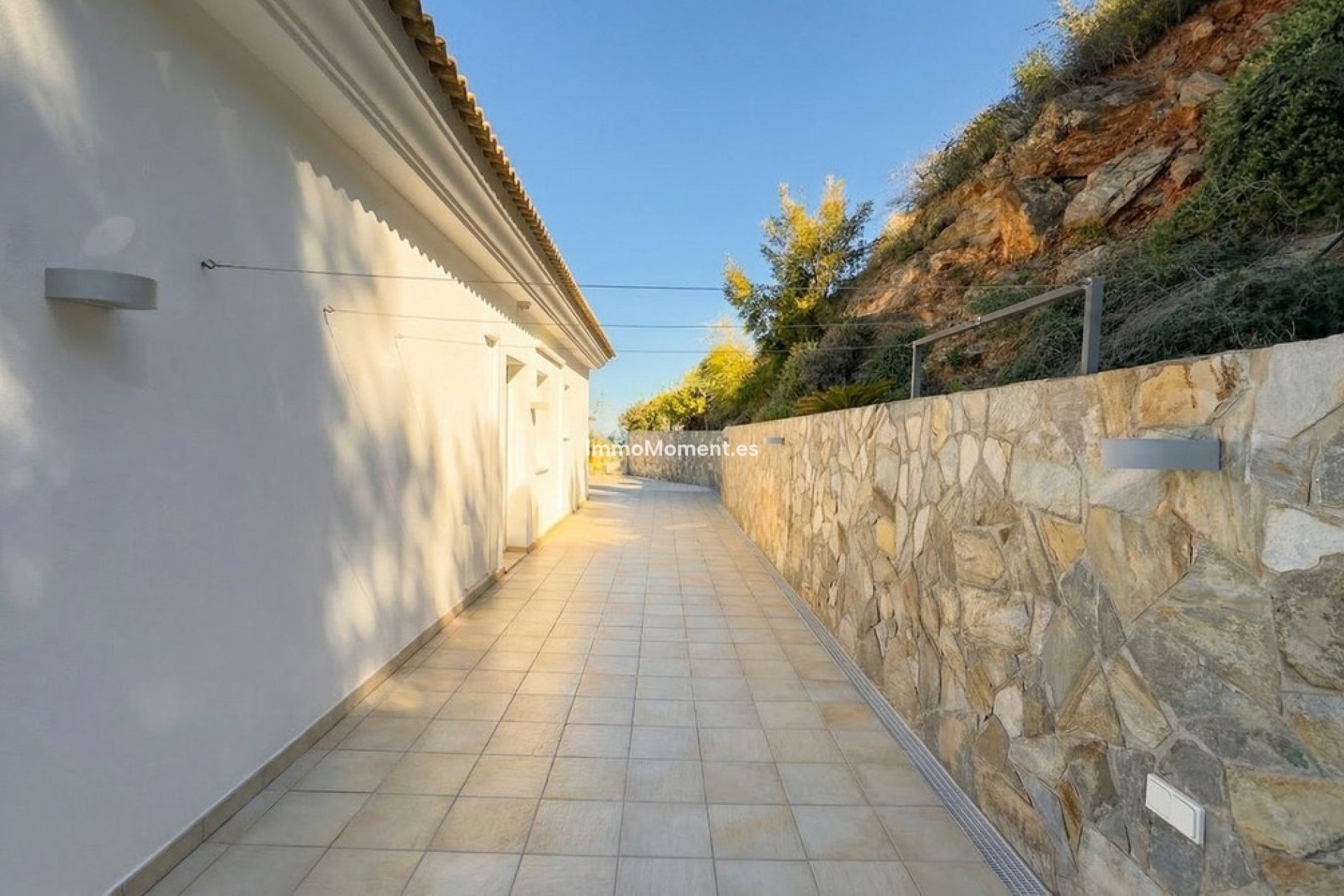 Reventa - Villa - Interior  - Guaro