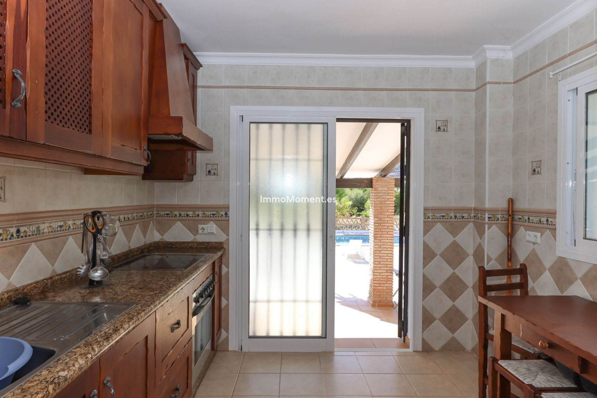 Reventa - Villa - Interior  - Guaro