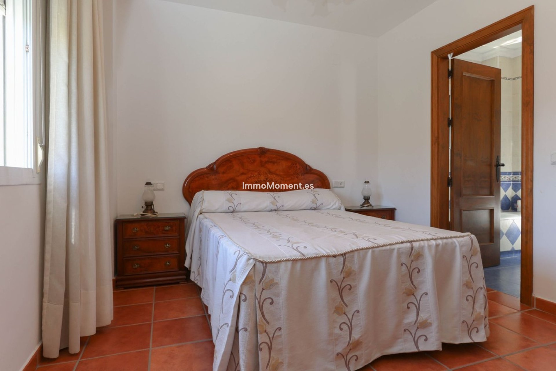 Reventa - Villa - Interior  - Guaro