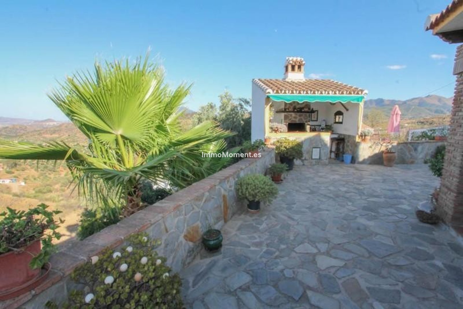 Reventa - Villa - Interior  - Guaro