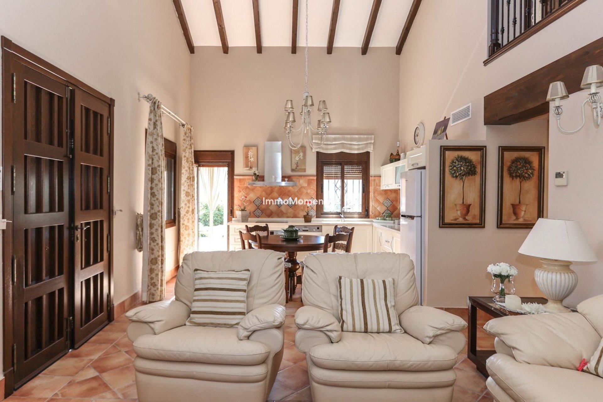 Reventa - Villa - Interior  - Guaro