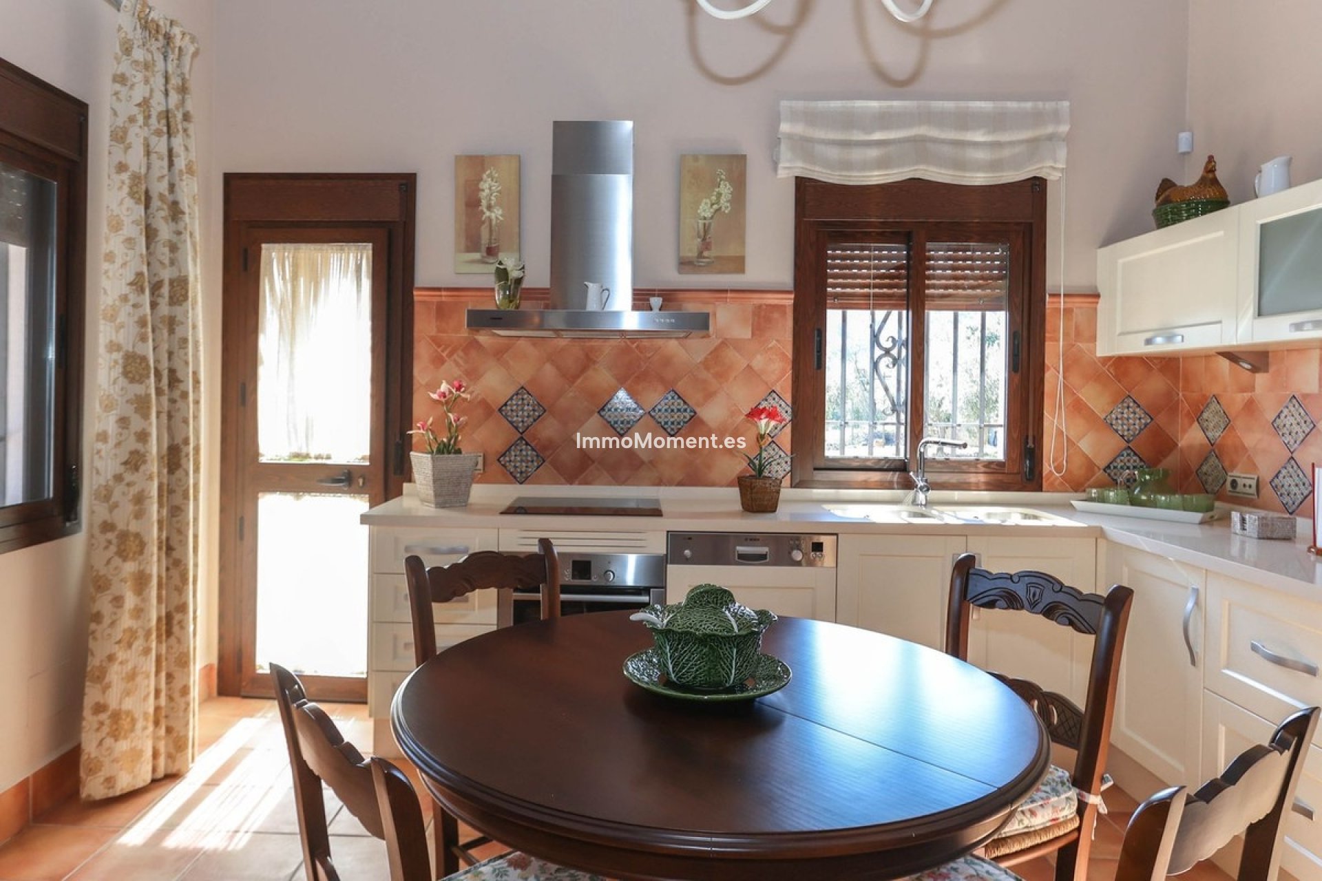 Reventa - Villa - Interior  - Guaro