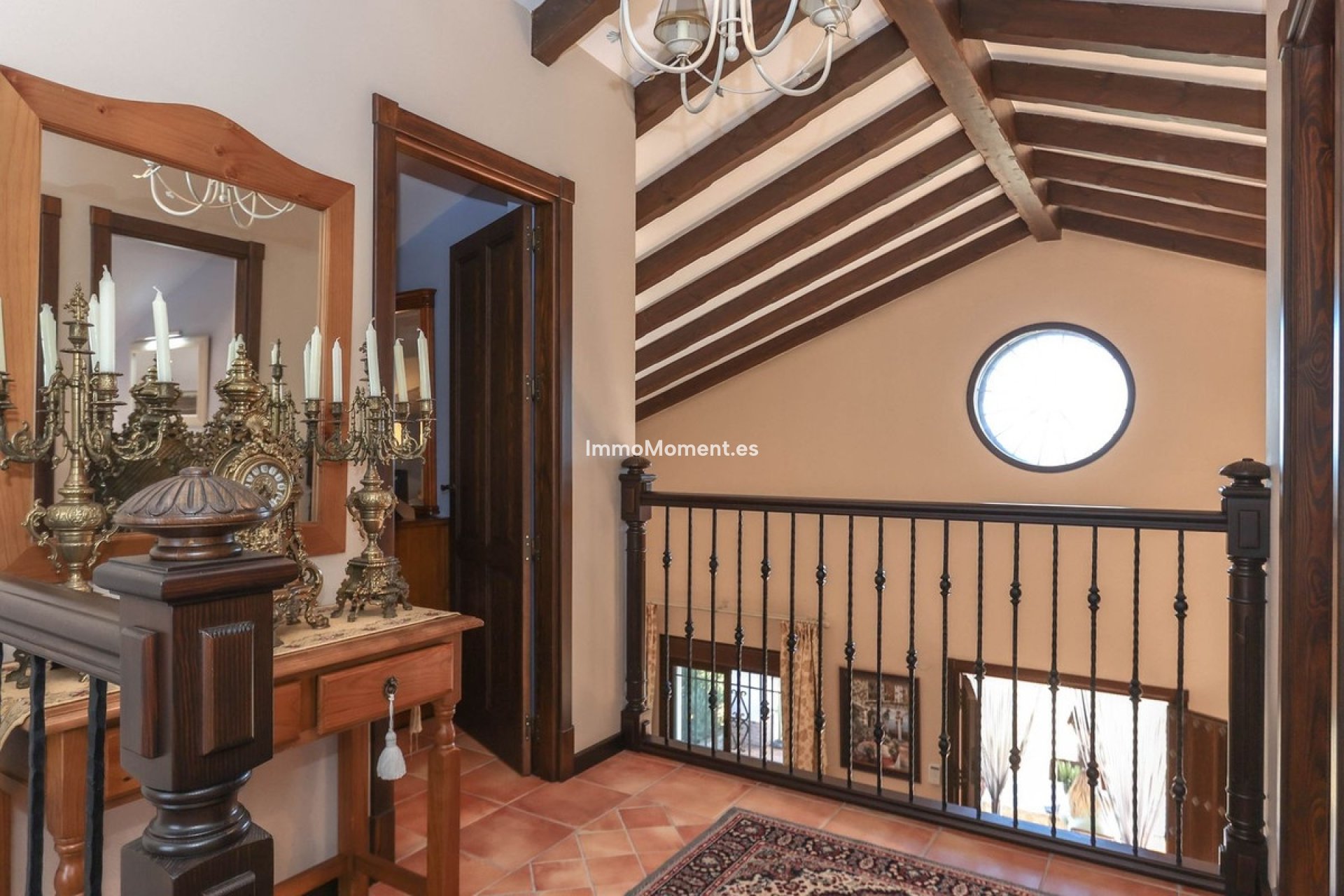 Reventa - Villa - Interior  - Guaro