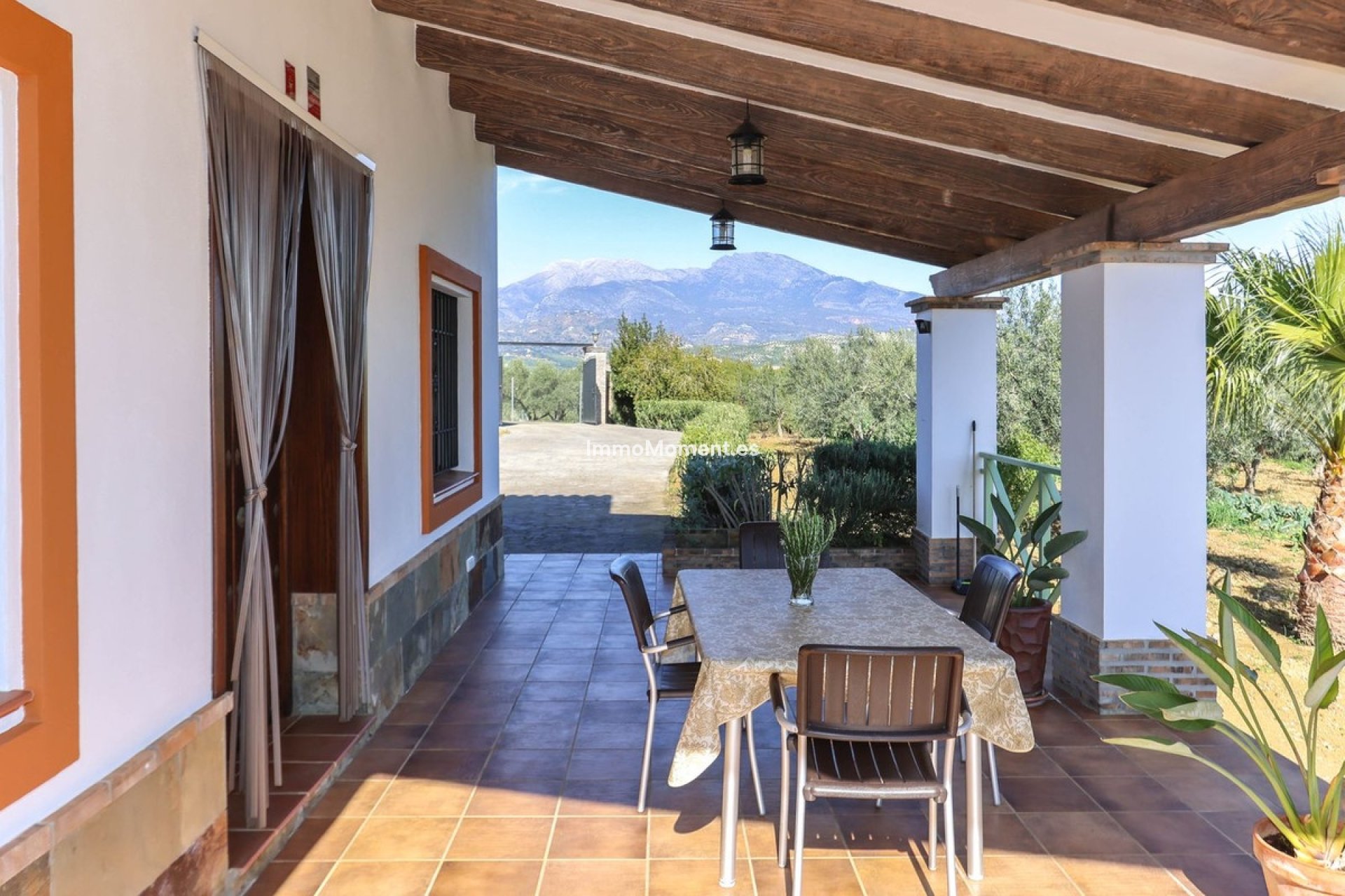 Reventa - Villa - Interior  - Guaro