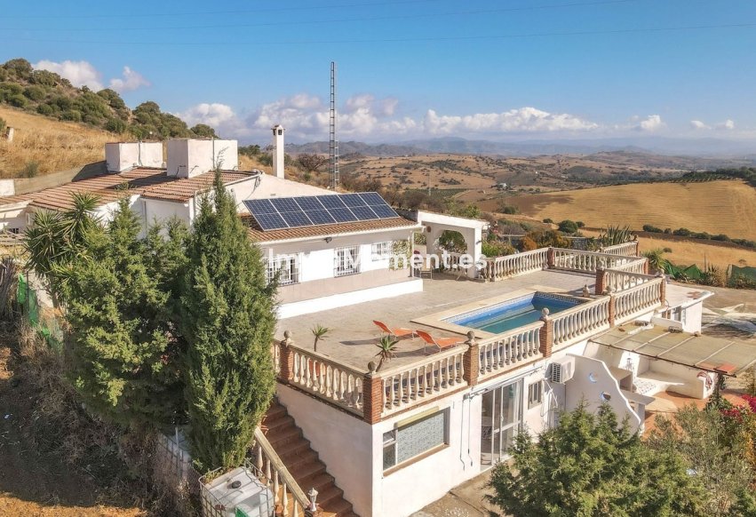 Reventa - Villa - Interior  - Guaro