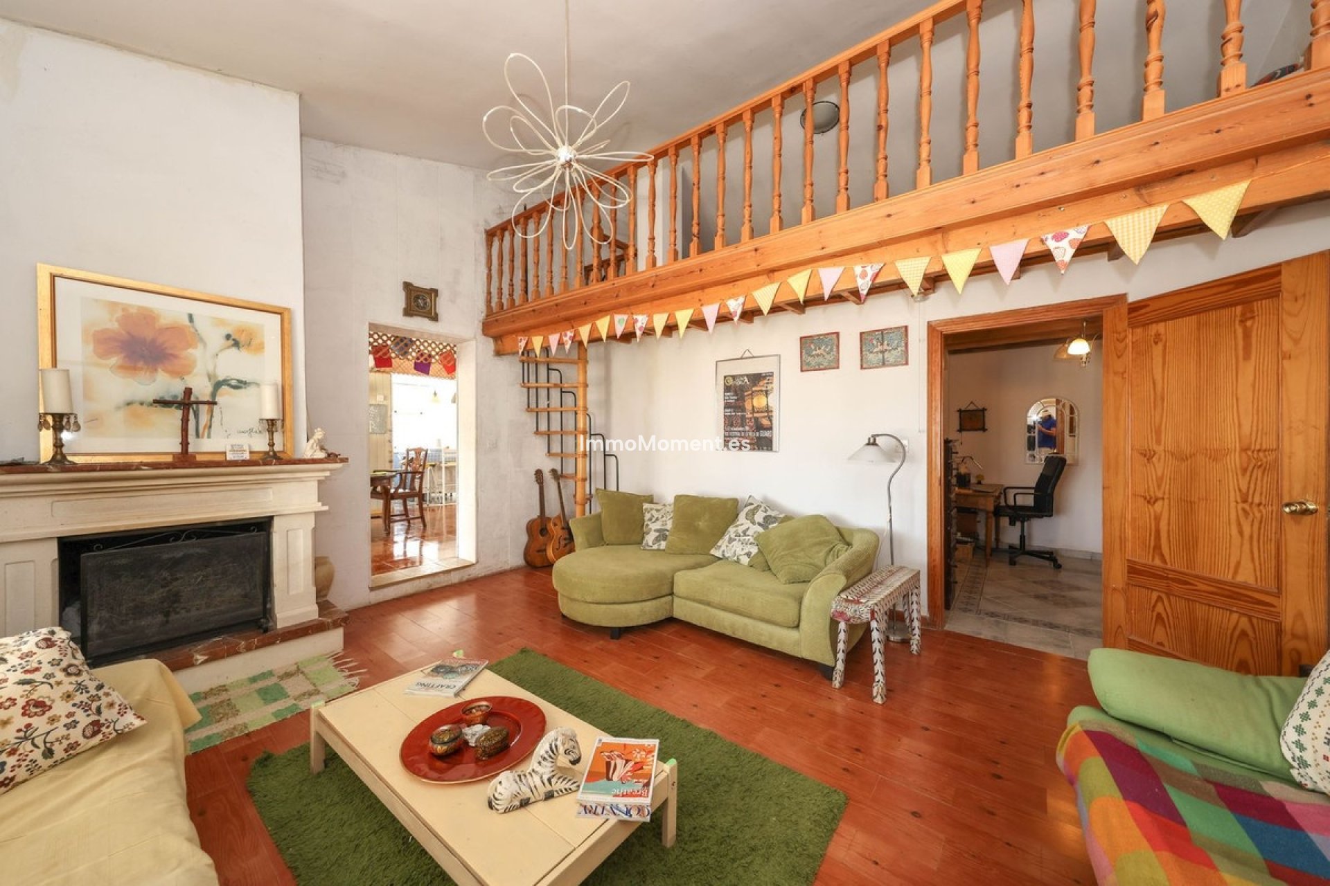 Reventa - Villa - Interior  - Guaro