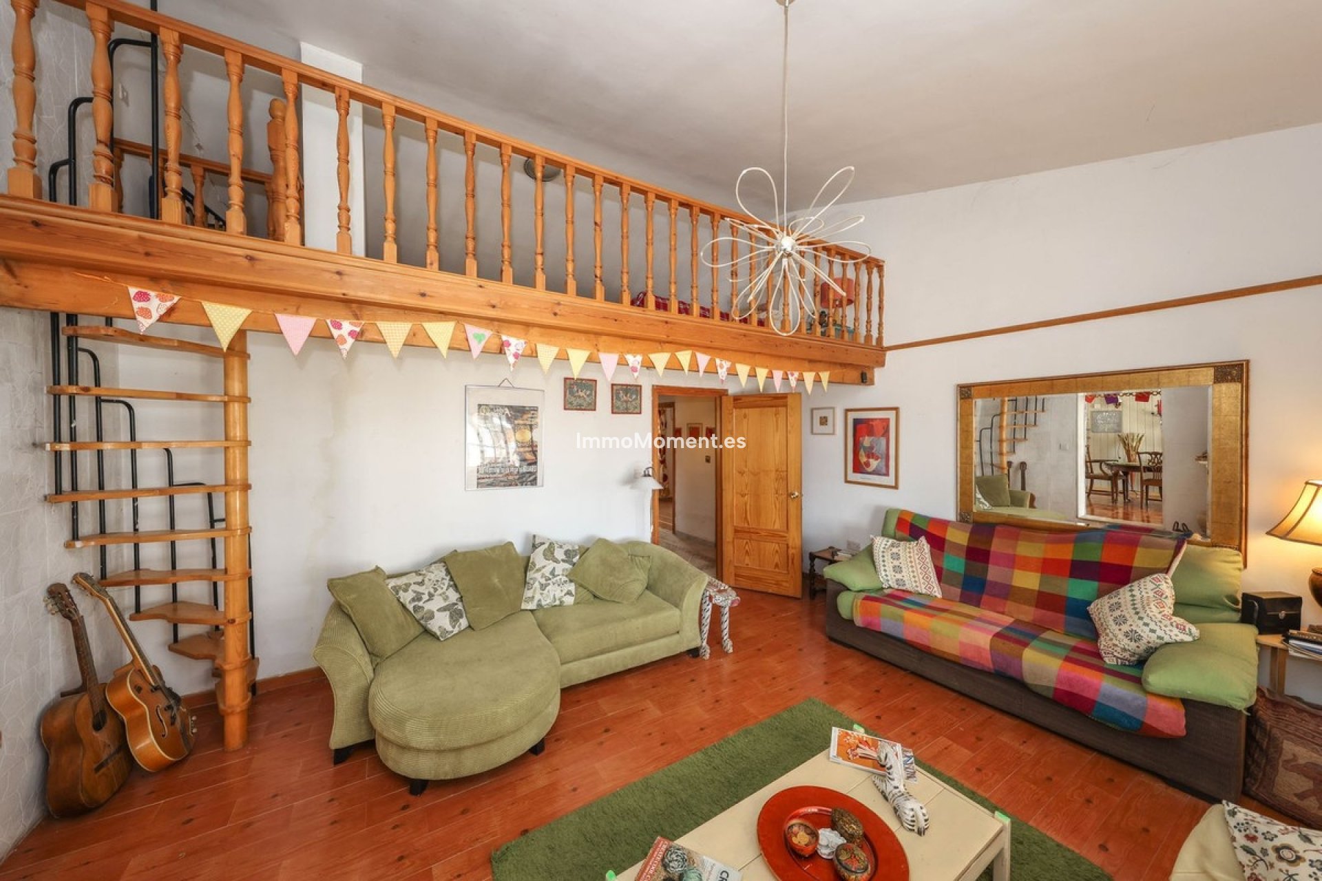 Reventa - Villa - Interior  - Guaro